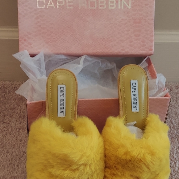 Cape Robbin Mustard Yellow Fur High Heels - Picture 3 of 4